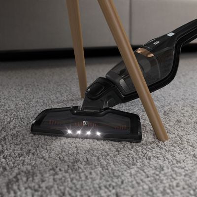 ERG34_ELUX_ErgoRapido_Lifestyle_3Q_EbonyBlack_LAM_RGB--16-