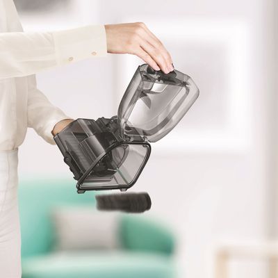 Aspiradora_Electrolux_De_Tanque_LIT31_Negra_ambientada-6