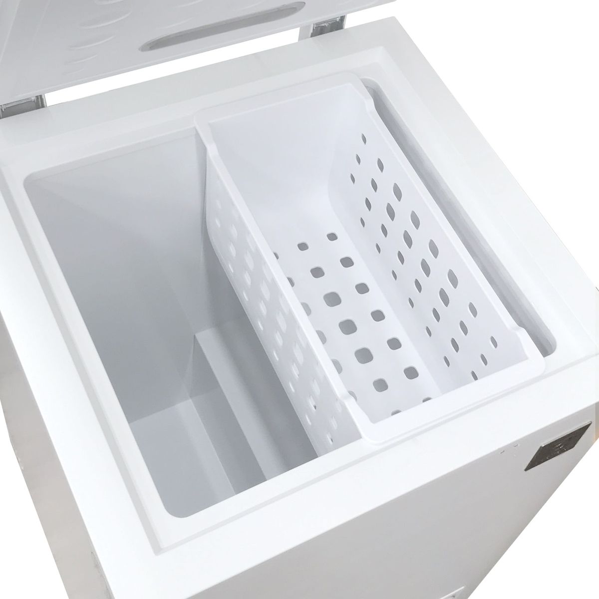 EFCC10C3HQW_congelador-horizontal-frost-blanco-100litros_electrolux__blanco_dentro-5