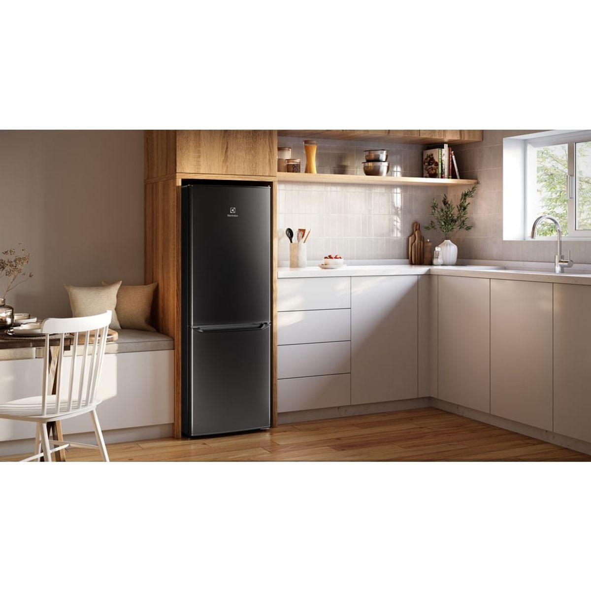 Refrigerator_ERB163HB_Environment_Electrolux_Spanish-1000x1000