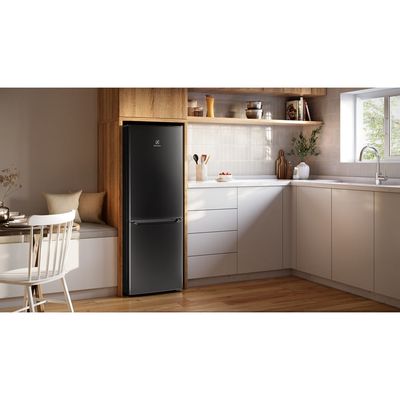 Refrigerator_ERB163HB_Environment_Electrolux_Spanish-1000x1000