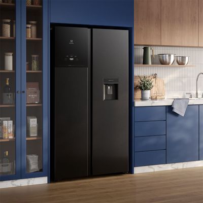 Refrigerator_ERS53F4C5CB_Environment_Square_Electrolux_Portuguese-1000x1000.raw