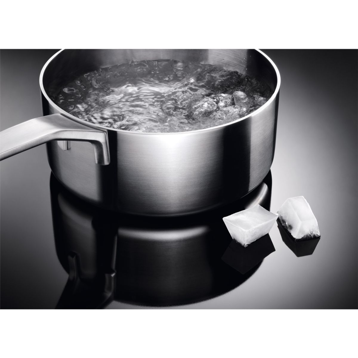 Cooktop_Induction_Safety_Electrolux_Spanish-1000x1000.raw