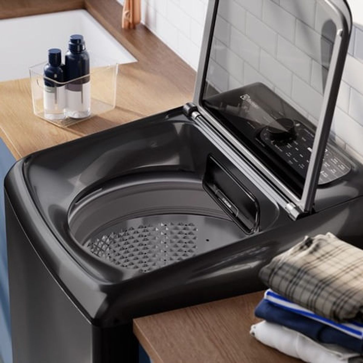 WashMachine_EWIY19F6XSZB_Environment_Square_02_Black_Electrolux_Spanish-500x500