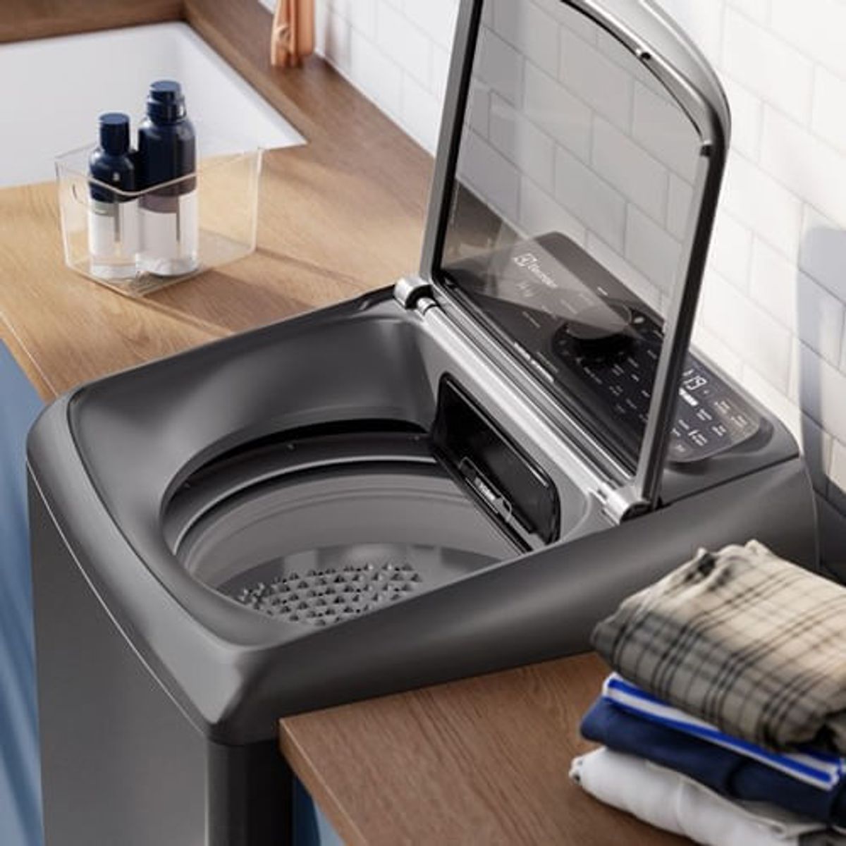WashMachine_EWIY14F6XSZX_Environment_Square_02_Onix_Electrolux_Spanish-500x500
